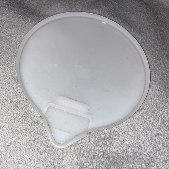 Tupperware Lid - Picture 5 of 7